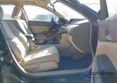 2009 Honda Accord 2.4 Lx z USA, uszkodzony, nr VIN 1HGCP263X9A157985